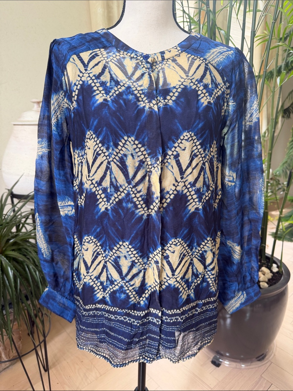 LOGO by Lori Goldstein Blue and Cream Tie-Dye Peasant Blouse/tank top